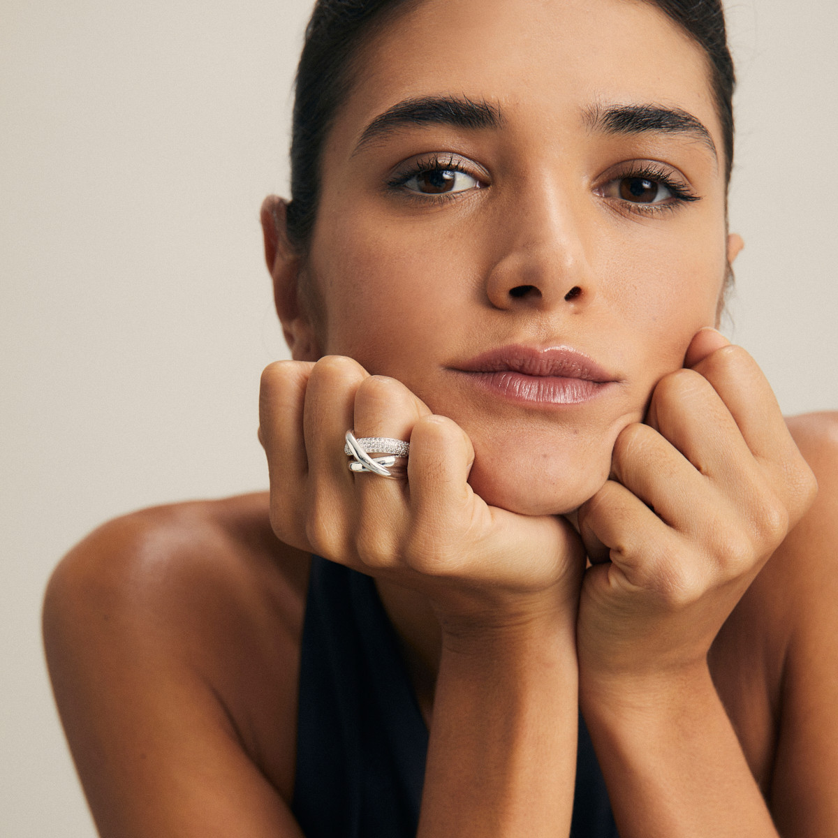 ANILLO V&V LUZ TIRAS CIRCONITAS - X273541214